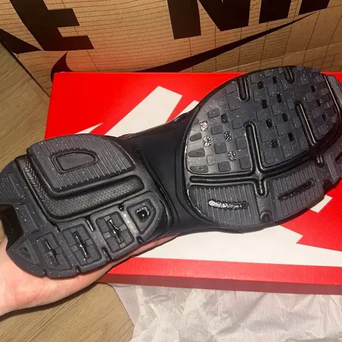 [BUNJANG] Nike W V2K Run Black Sneakers / 나이키 W V2K 런 블랙 새상품