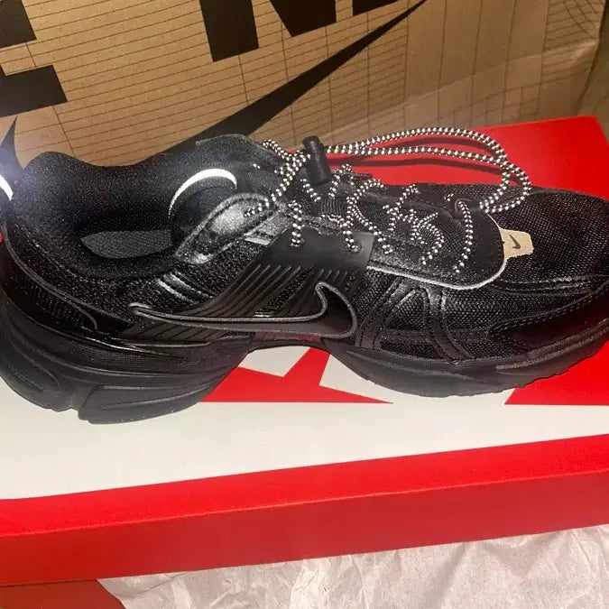 [BUNJANG] Nike W V2K Run Black Sneakers / 나이키 W V2K 런 블랙 새상품