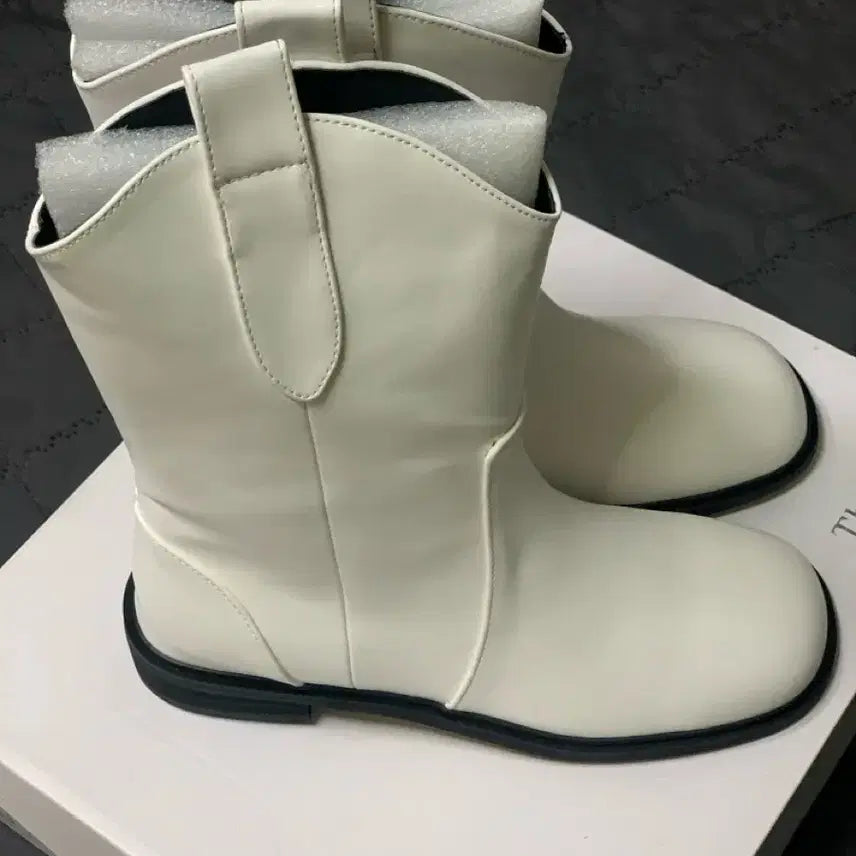 [BUNJANG] White Western Style Ankle Boots / 화이트 앵클 부츠 웨스턴 스타일
