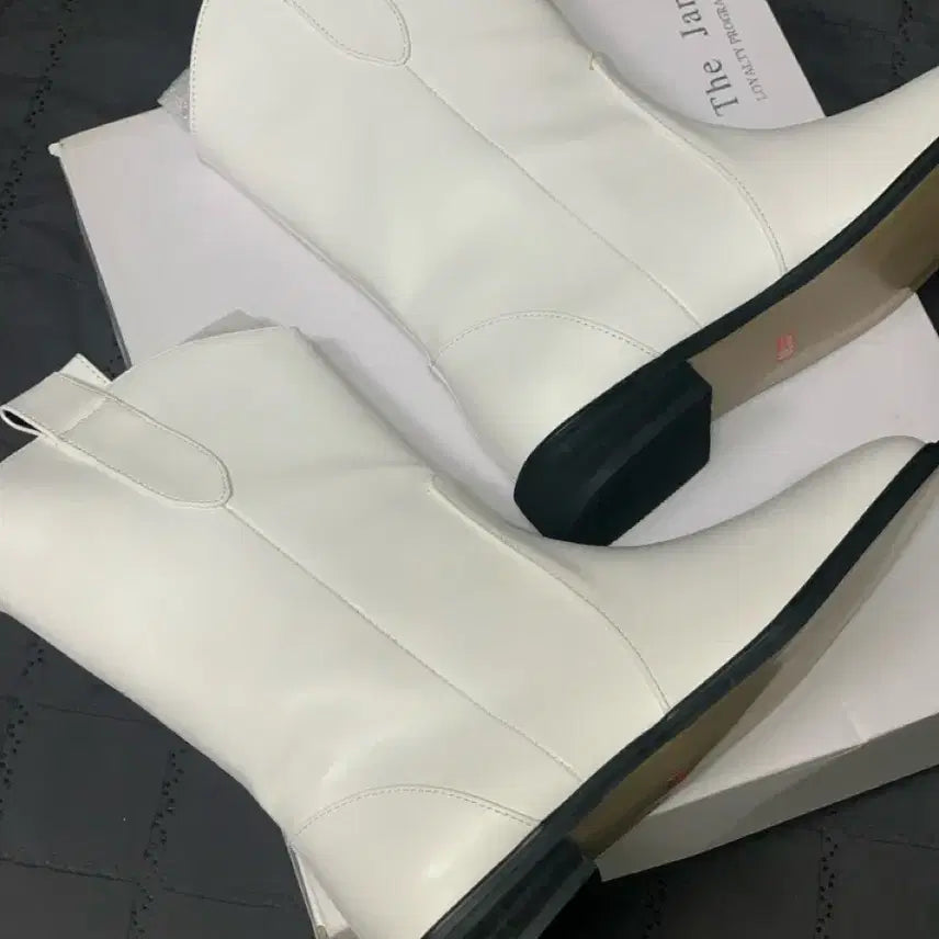 [BUNJANG] White Western Style Ankle Boots / 화이트 앵클 부츠 웨스턴 스타일