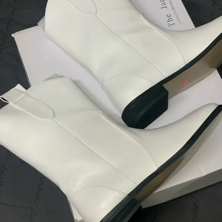 [BUNJANG] White Western Style Ankle Boots / 화이트 앵클 부츠 웨스턴 스타일