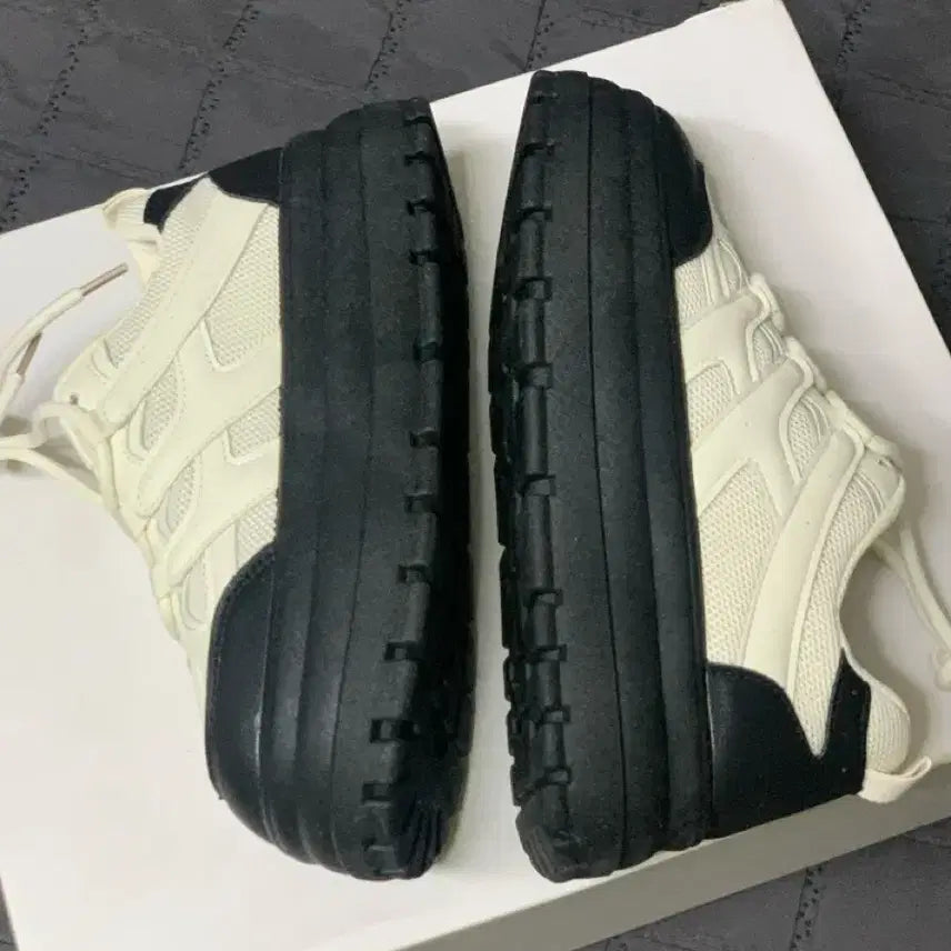 [BUNJANG] Shoes / 배색 통굽 운동화