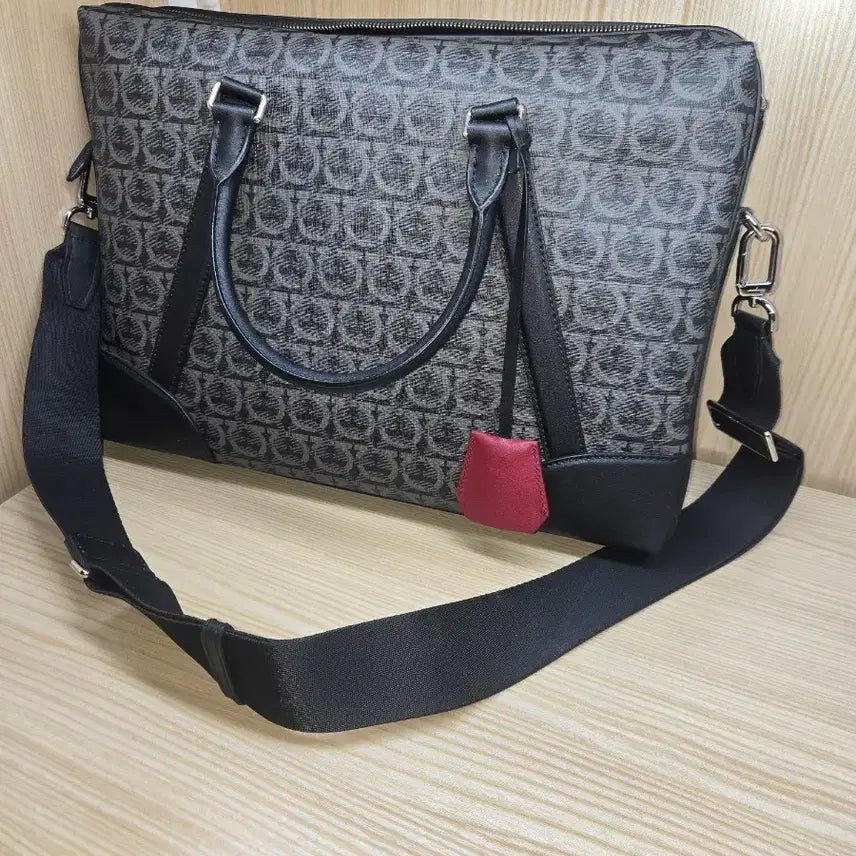 [BUNJANG] Salvatore Ferragamo Gancini Leather Briefcase Black / [급처] 페라가모 남자가방 판매합니다
