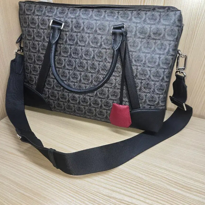 [BUNJANG] Salvatore Ferragamo Gancini Leather Briefcase Black / [급처] 페라가모 남자가방 판매합니다