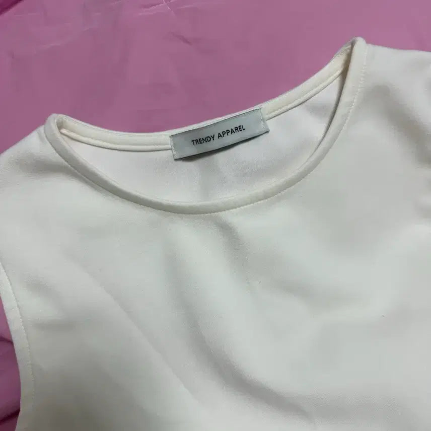 [BUNJANG] Trendier Apparel Tank Top / 트렌디어패럴 나시