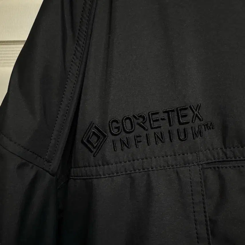 [BUNJANG] Junji X Gore-Tex Mid-Length Down Jacket - Black (Size 50) / [3월까지만] 준지 X 고어텍스 미드렝스 다운점퍼 - 블랙 50