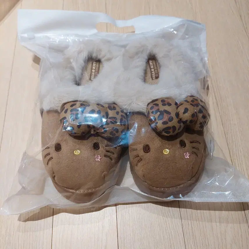 [BUNJANG] Kitty Leopard Ribbon Slippers / 키티 어그슬리퍼