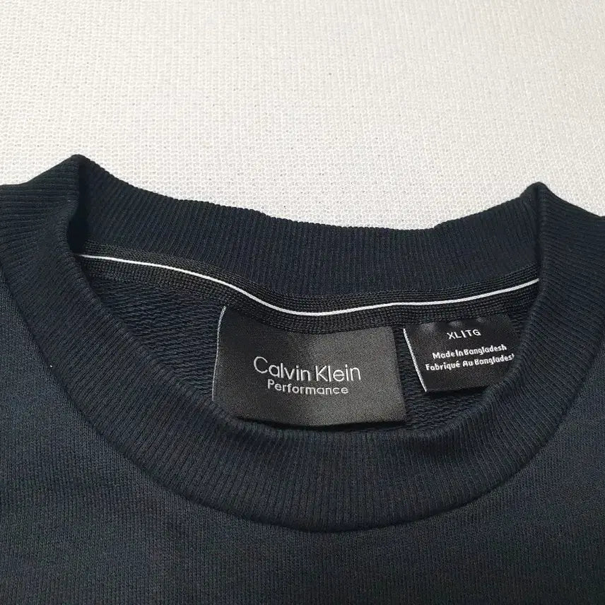 [SOLD OUT] 캘빈클라인 퍼포먼스 블랙 맨투맨 티셔츠 여성105