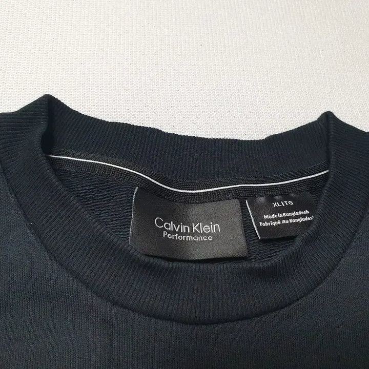 [SOLD OUT] 캘빈클라인 퍼포먼스 블랙 맨투맨 티셔츠 여성105