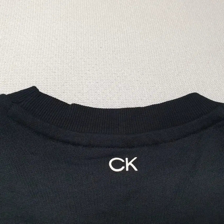 [SOLD OUT] 캘빈클라인 퍼포먼스 블랙 맨투맨 티셔츠 여성105