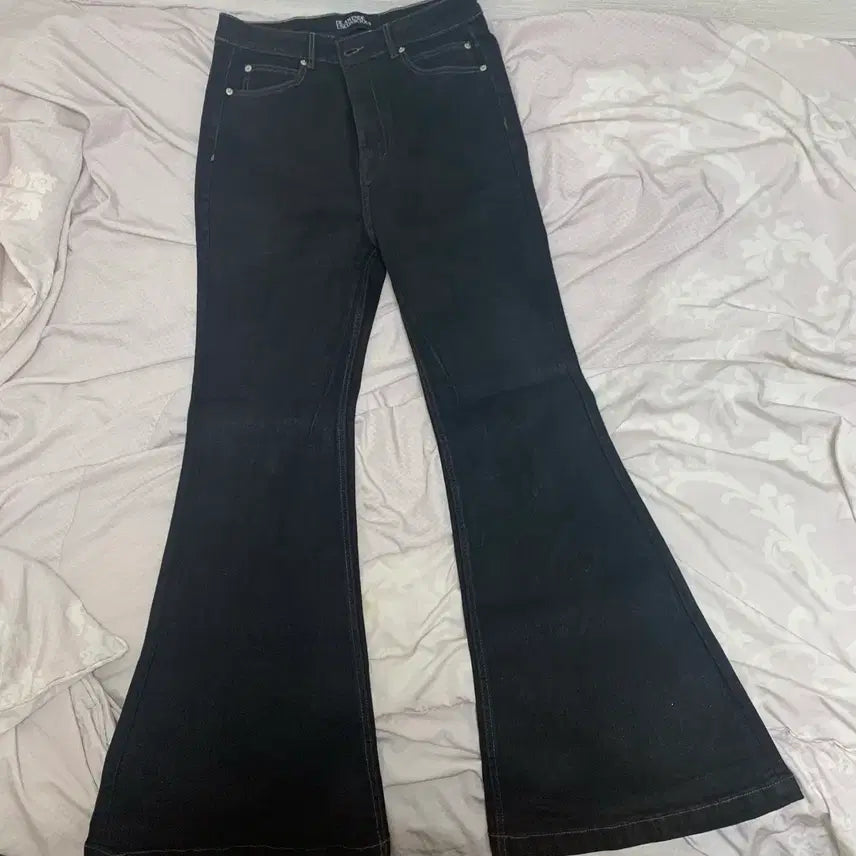 [BUNJANG] Awende Flare Denim Wax Jeans (Size 1) / 어웬드 플레어 데님 왁스 진 1사이즈