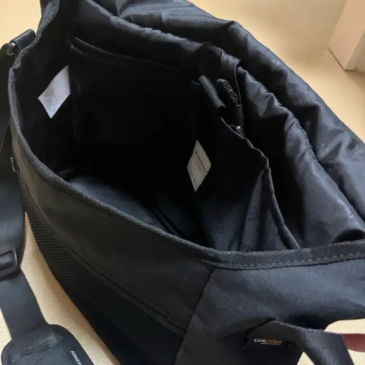 [BUNJANG] Discovery Messenger Bag / 디스커버리 메신저 백