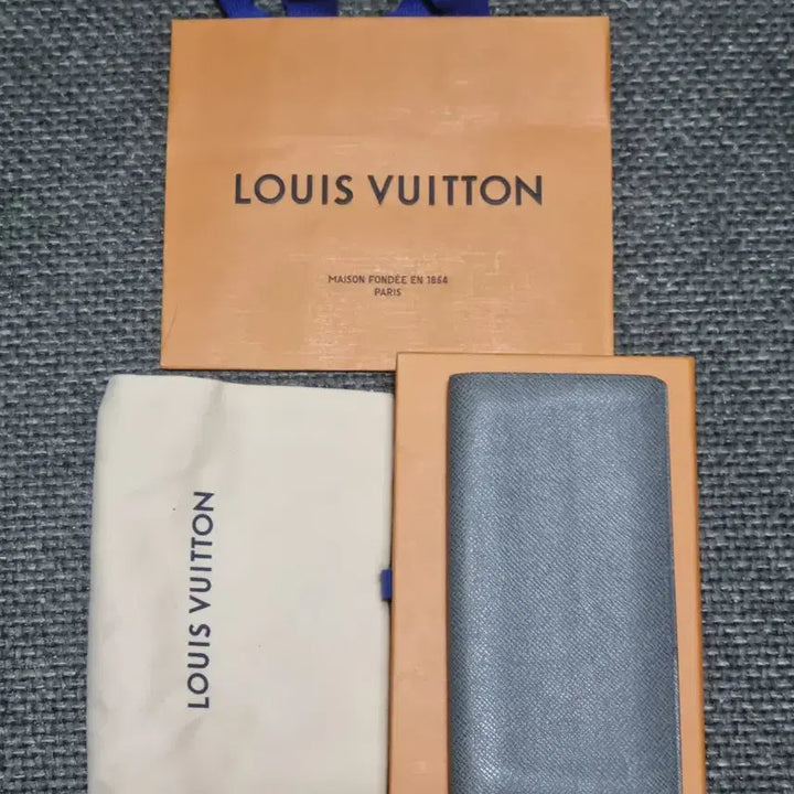 [BUNJANG] Louis Vuitton Taiga Long Wallet / 루이비통 타이가 남자장지갑