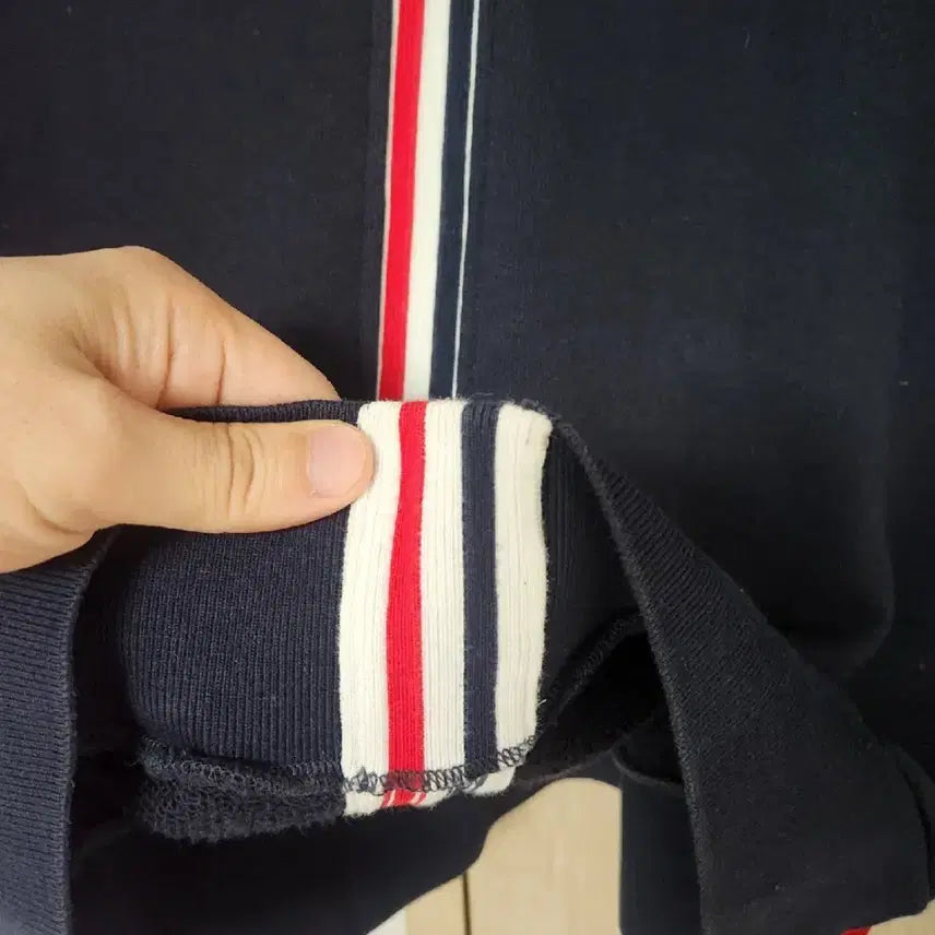[BUNJANG] Thom Browne Navy Three Stripe Sweatshirt / 톰브라운 네이비 백삼선 맨투맨1사이즈 정품 상태 최상 팔아요
