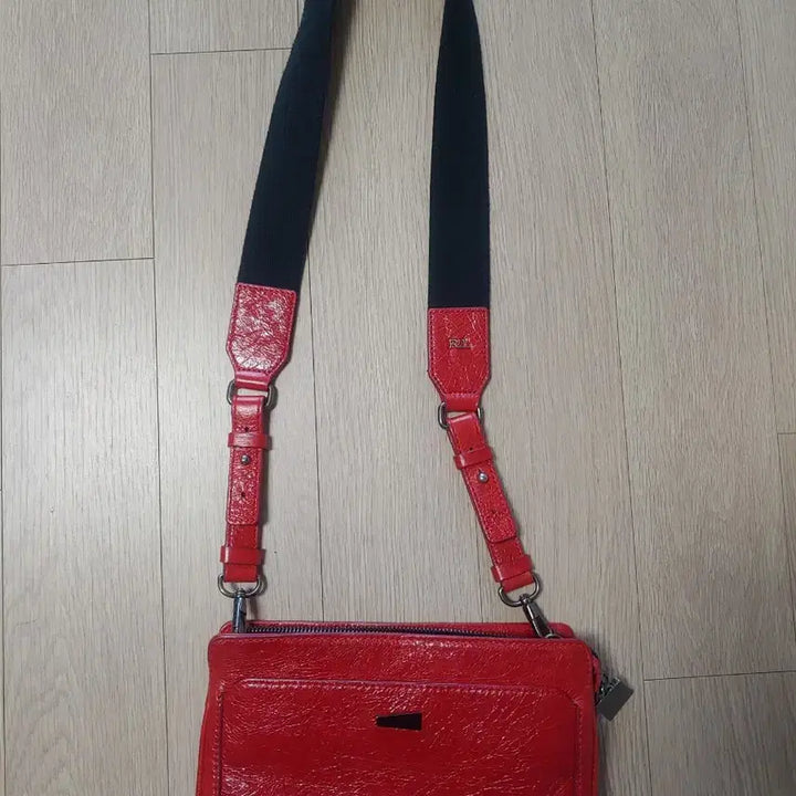 [SOLD OUT] 루즈앤라운지 크로스 가방