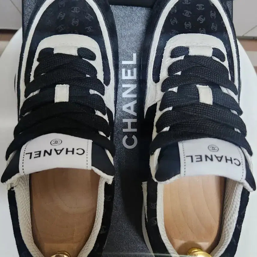 [BUNJANG] Chanel CC Logo Sneakers / [정품] 샤넬 스니커즈 운동화 CC로고마크 카프스킨 스웨이드 프린티드