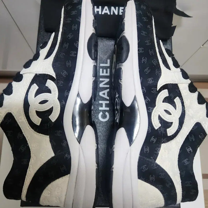 [BUNJANG] Chanel CC Logo Sneakers / [정품] 샤넬 스니커즈 운동화 CC로고마크 카프스킨 스웨이드 프린티드
