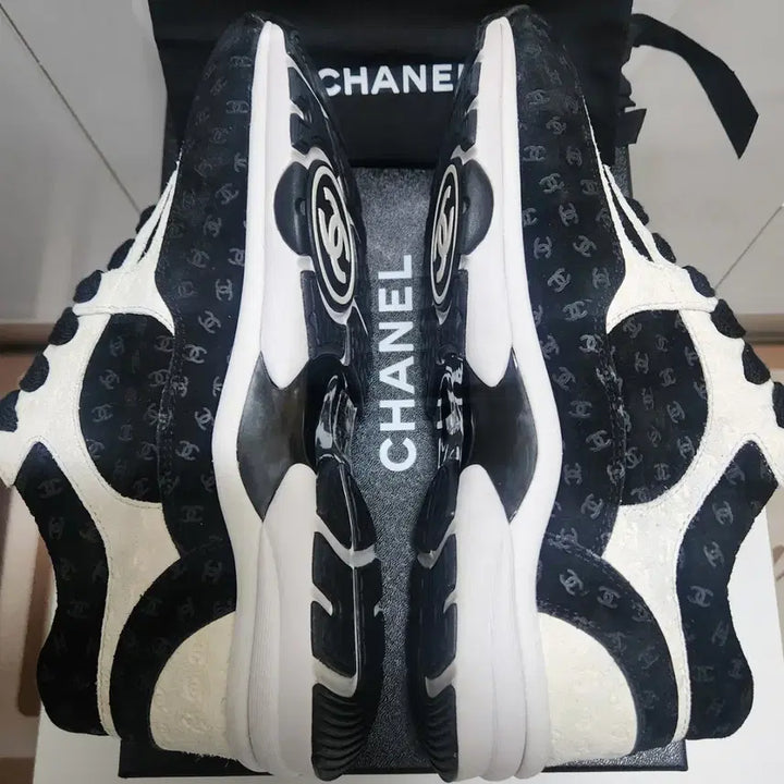 [BUNJANG] Chanel CC Logo Sneakers / [정품] 샤넬 스니커즈 운동화 CC로고마크 카프스킨 스웨이드 프린티드