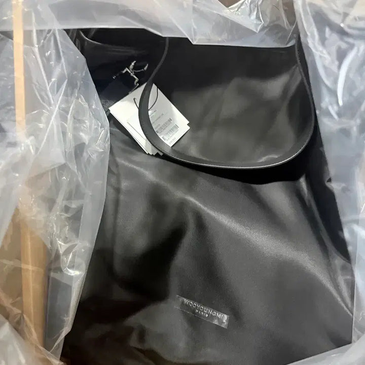 [BUNJANG] Wooyoungmi Black Nylon Shoulder Bag / 우영미 블랙 나일론 숄더백