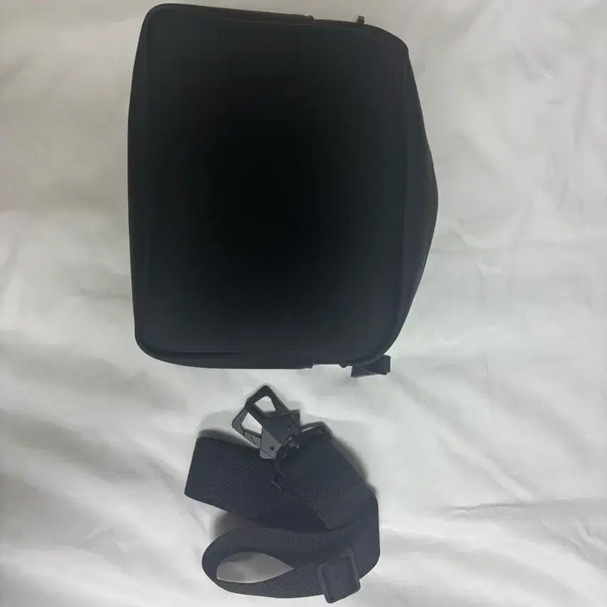 [BUNJANG] RAINS Box Bag Black / 레인스 박스백 블랙 판매합니다. RAINS