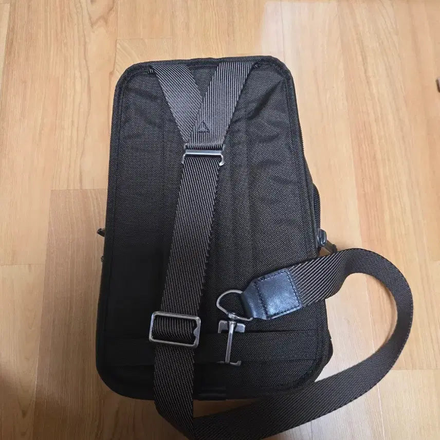 [BUNJANG] TUMI Sling Bag / 투미 슬링백