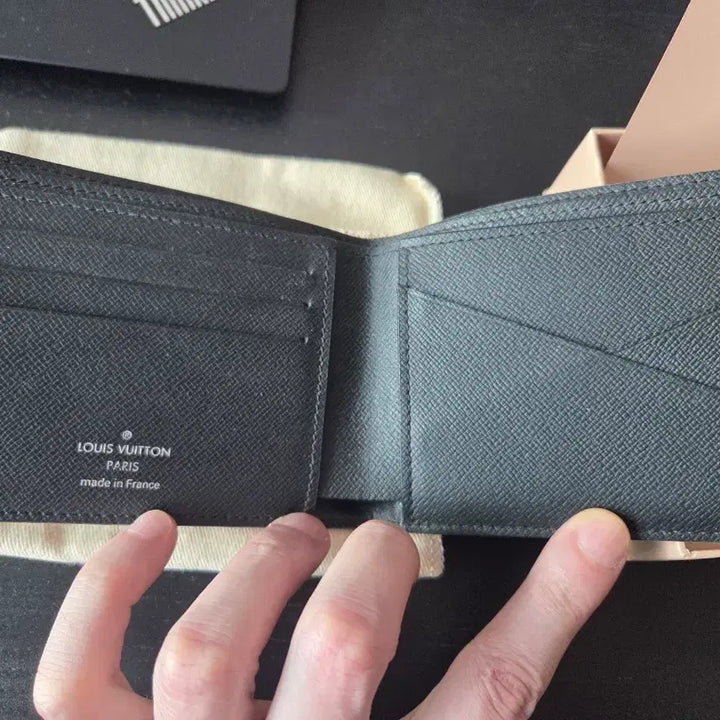 [BUNJANG] Louis Vuitton Multicolor Taiga Leather Wallet M30380 Black / 루이비통 한정판 남성 멀티플 타이가 반지갑 M30380 블랙
