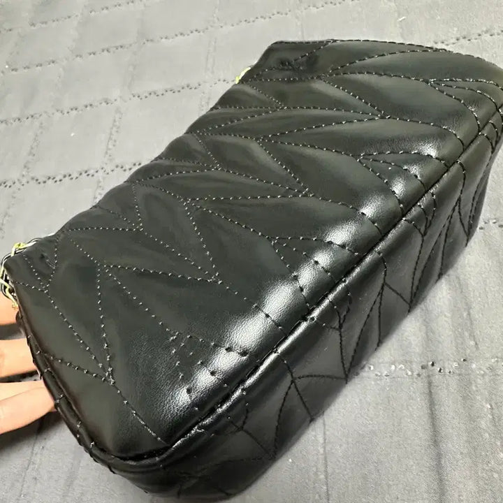 [BUNJANG] Quilted Chain Crossbody Bag / 퀼팅 체인 크로스백 블랙 미니백 / 체인백 / 크로스백 / 숄더백