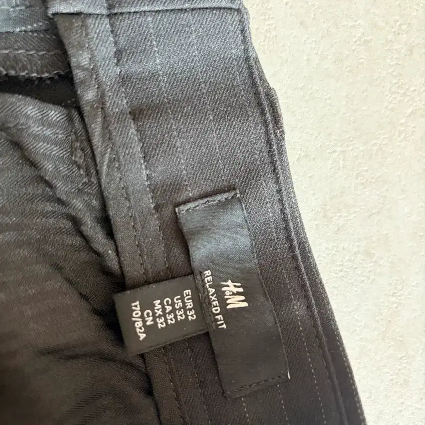 [BUNJANG] H&amp;M Striped Slacks - Size 32 / H&amp;M 스트라이프 슬랙스 32