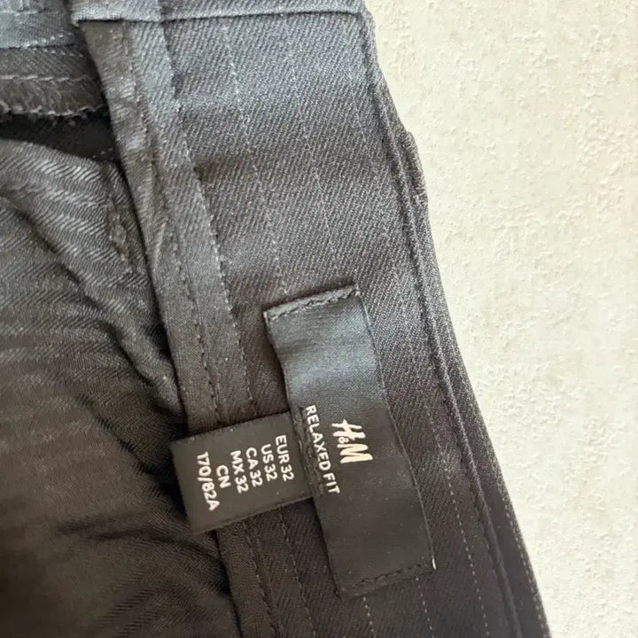 [BUNJANG] H&amp;M Striped Slacks - Size 32 / H&amp;M 스트라이프 슬랙스 32