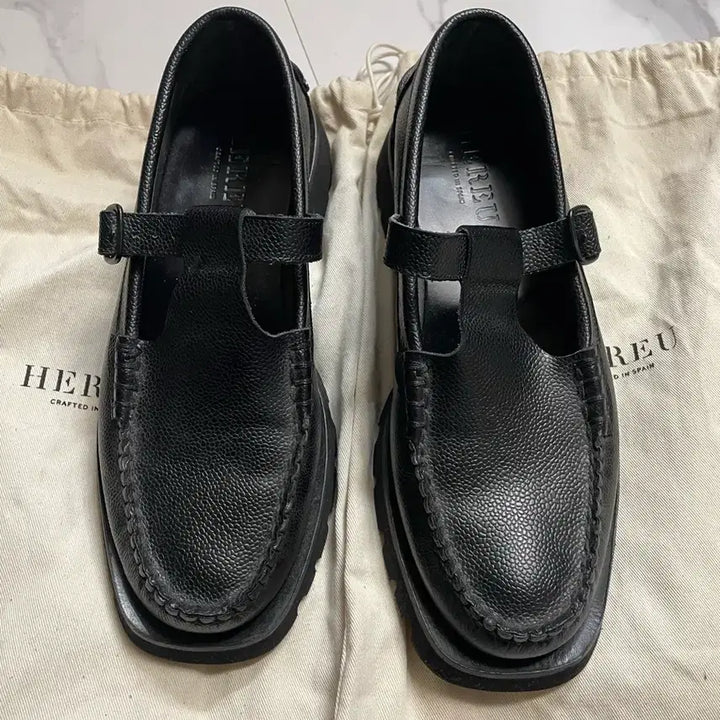 [BUNJANG] Hereu Mary Jane Loafer T-Bar Treadsole / 헤레우 메리제인 로퍼 앨버 스포츠 T바 트레드솔 스페인