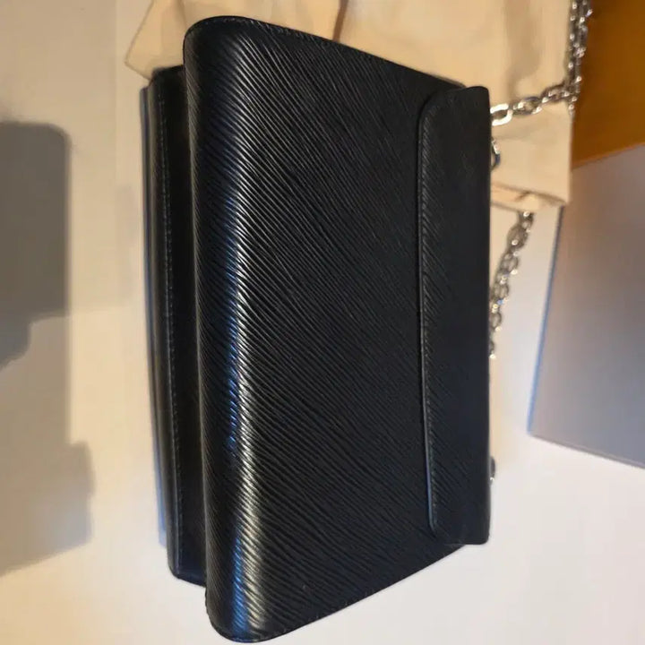 [BUNJANG] Louis Vuitton Twist MM Black Epi Leather Handbag / 루이비통 트위스트 MM 블랙 에피 가죽 은장