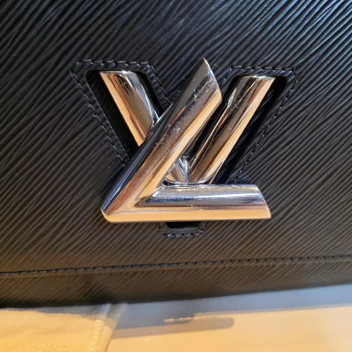 [BUNJANG] Louis Vuitton Twist MM Black Epi Leather Handbag / 루이비통 트위스트 MM 블랙 에피 가죽 은장
