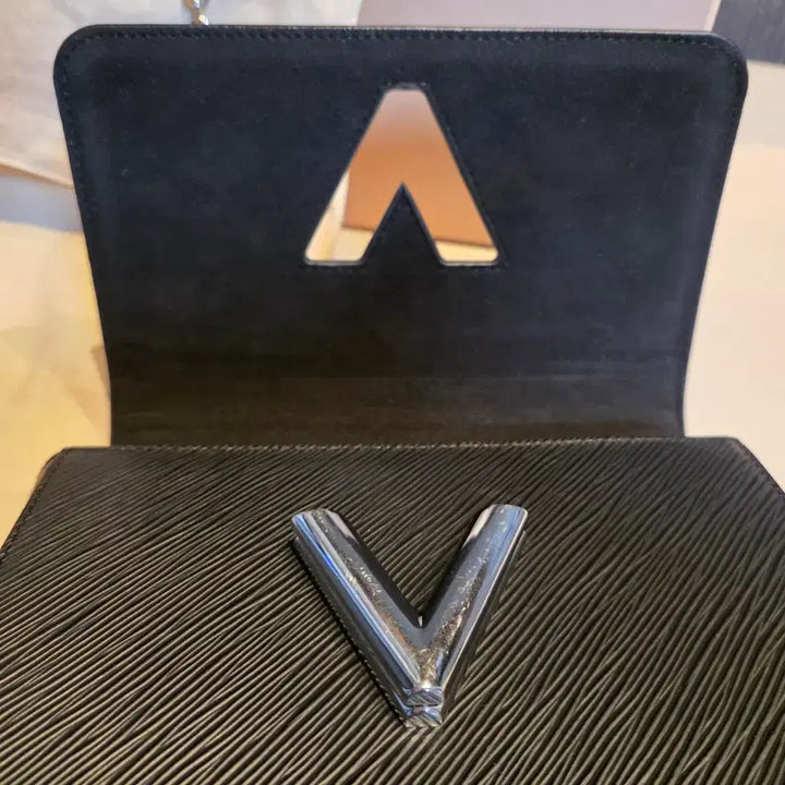 [BUNJANG] Louis Vuitton Twist MM Black Epi Leather Handbag / 루이비통 트위스트 MM 블랙 에피 가죽 은장