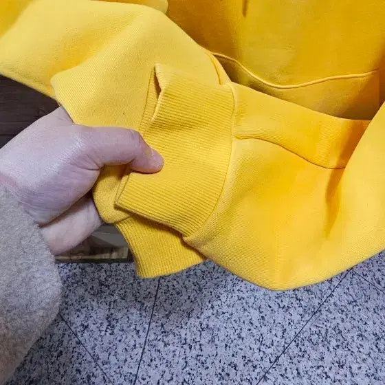 [SOLD OUT] 데상트 노랑색 후드티 숫자9 프린팅