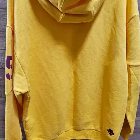 [SOLD OUT] 데상트 노랑색 후드티 숫자9 프린팅