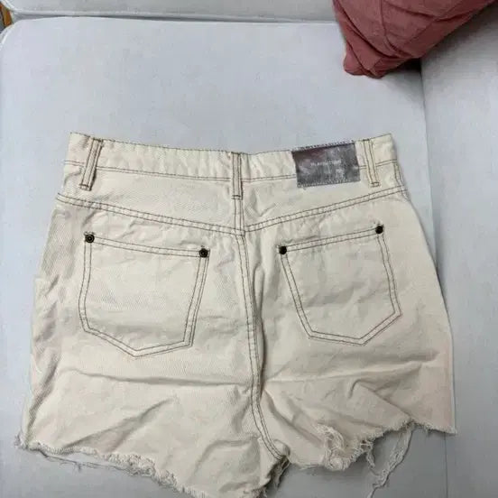 [BUNJANG] Ivory Denim Cut-off Shorts (Size S) / 5/26까지 아이보리 데님 숏팬츠 (s)