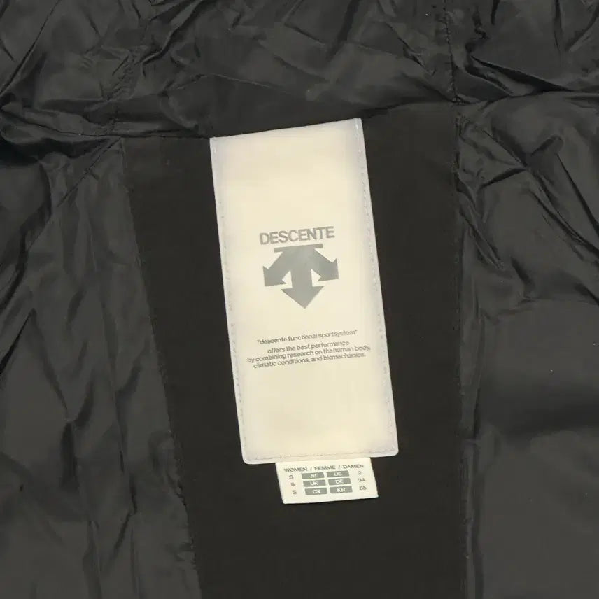 [BUNJANG] Descente Black Duck Down Raccoon Fur Padded Jacket / 데상트 블랙 덕다운 너구리퍼 패딩