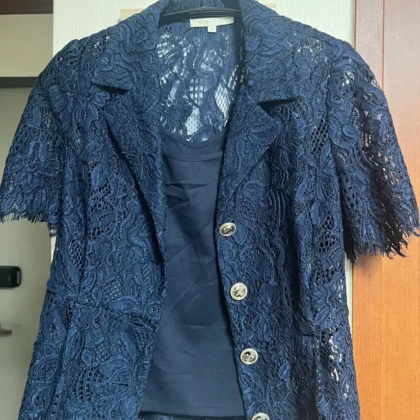 [BUNJANG] Maje Lace Top Navy (Size 1) / maje 레이스 상의 네이비 (사이즈 1)