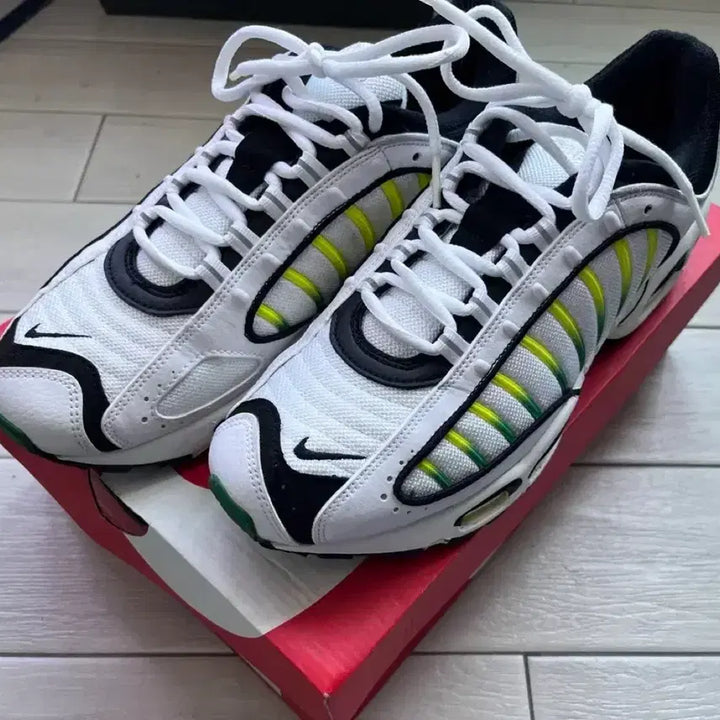 [BUNJANG] Nike Air Tailwind Sneakers / 나이키 에어 테일윈드 흰/검/형광 운동화