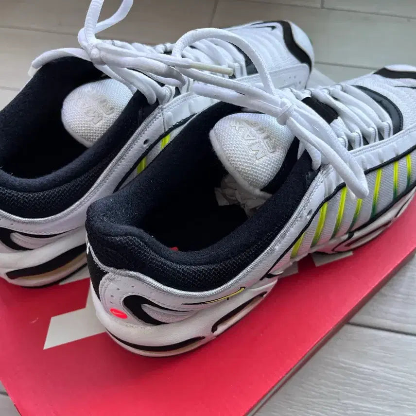 [BUNJANG] Nike Air Tailwind Sneakers / 나이키 에어 테일윈드 흰/검/형광 운동화