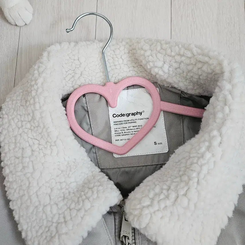 [BUNJANG] Code Graphy Fleece Lined Padded Jumper (Ivory) / 코드그라피 뽀글이 안감 패딩 잠바 남녀공용