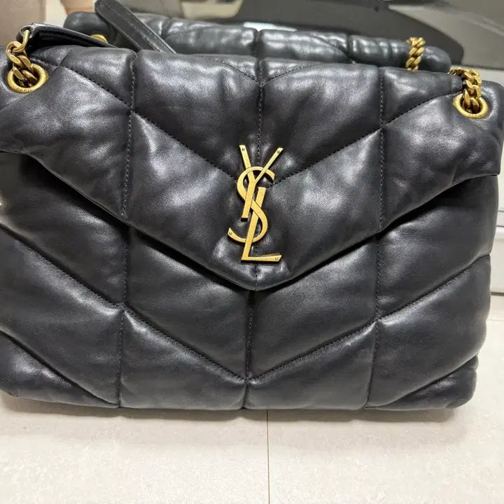 [BUNJANG] Saint Laurent Loulou Puffer Medium Shoulder Bag / 생로랑 루루푸퍼 미디움 금장(나파가죽)