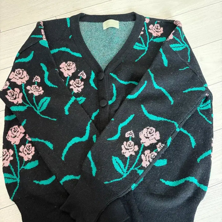 [BUNJANG] Sienne Rose Pattern Cardigan / 시눈 로즈 패턴 가디건