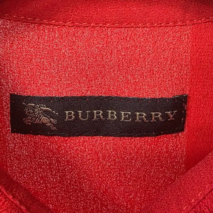 [BUNJANG] Burberry Silk Round Collar Blouse / 버버리 이태리 메이드 실크 라운드 카라 블라우스