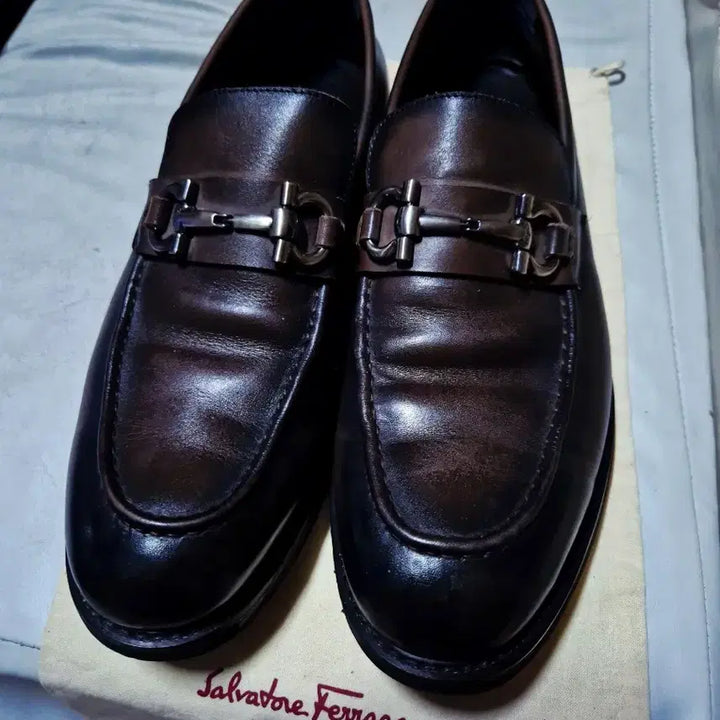 [BUNJANG] Salvatore Ferragamo Dark Brown Loafers (Size 42) / 젊은감성 살바토레 페라가모 다크브라운 새들로퍼 42 (270 +-5)