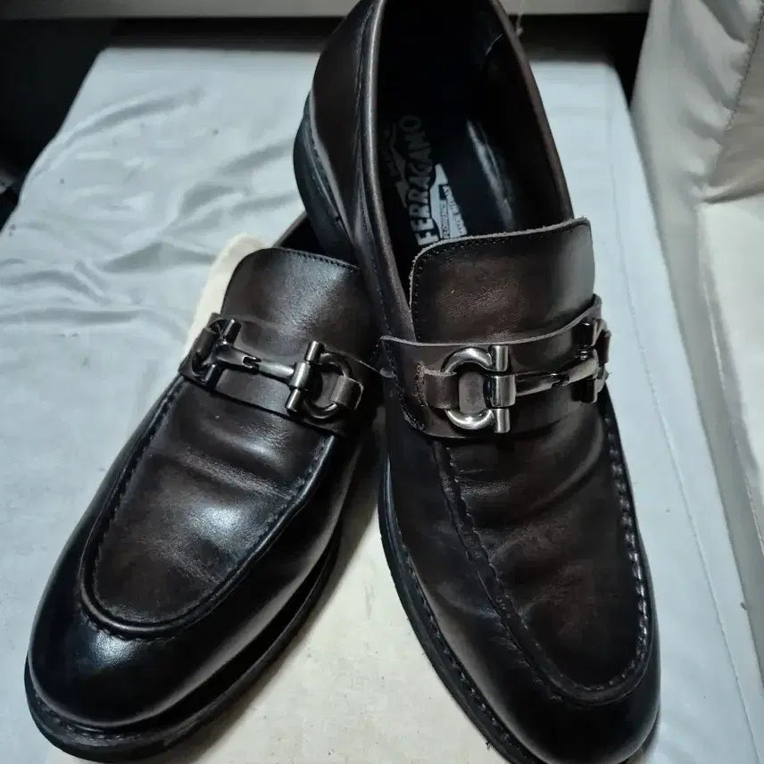 [BUNJANG] Salvatore Ferragamo Dark Brown Loafers (Size 42) / 젊은감성 살바토레 페라가모 다크브라운 새들로퍼 42 (270 +-5)