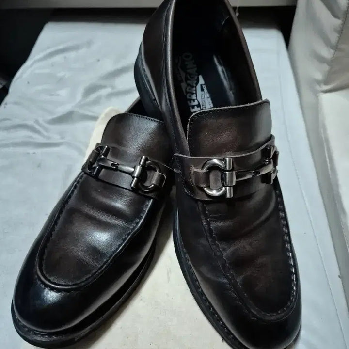 [BUNJANG] Salvatore Ferragamo Dark Brown Loafers (Size 42) / 젊은감성 살바토레 페라가모 다크브라운 새들로퍼 42 (270 +-5)