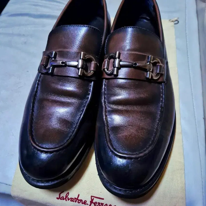 [BUNJANG] Salvatore Ferragamo Dark Brown Loafers (Size 42) / 젊은감성 살바토레 페라가모 다크브라운 새들로퍼 42 (270 +-5)