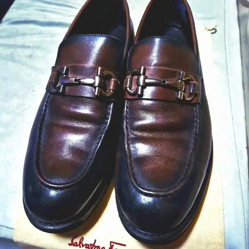 [BUNJANG] Salvatore Ferragamo Dark Brown Gancini Loafers (Size 42) / 젊은감성 살바토레 페라가모 다크브라운 새들로퍼 42 (270 +-5)