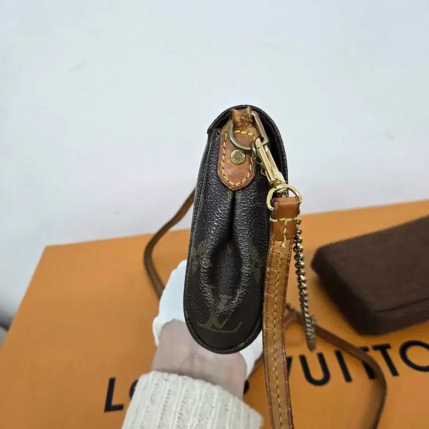 [BUNJANG] Louis Vuitton Favorite Crossbody Bag / [정품][A급] 루이비통 페이보릿 크로스백